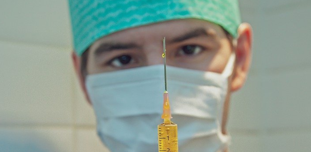 Szczepionka na COVID-19 i polityczny plan Chin. Czym jest „dyplomacja szczepionkowa”?