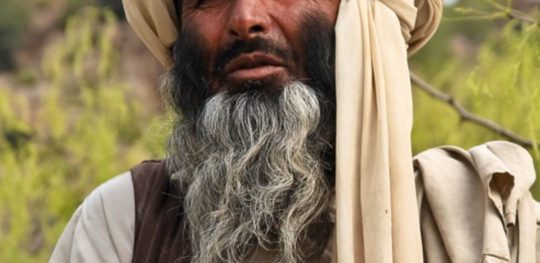 Talibowie w Afganistanie grożą fryzjerom. Strzyżenie brody zabronione