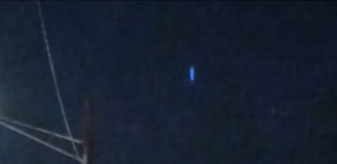 UFO nad Hawajami. Wiele osób nagrało tajemniczy niebieski obiekt na niebie [WIDEO]