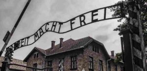 Francuskie radio France Kulture oskarża Polskę o zbrodnie III Rzeszy i wspomina "polskie obozy śmierci"
