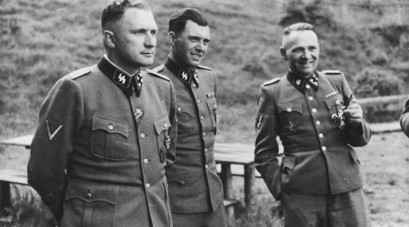 Niemieccy zbrodniarze wojenni.. Josef Mengele, Richard Baer oraz Rudolf Höß. Zdjecie wykonane w Auschwitz w 1944 roku