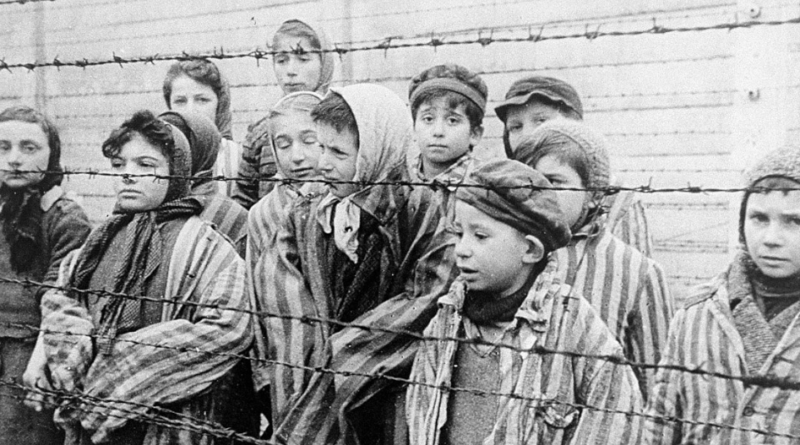 Muzeum Auschwitz i odkrycie w dziecięcym buciku. Mroczna historia zamordowanych dzieci